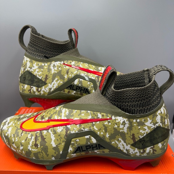 travis kelce nike shoes